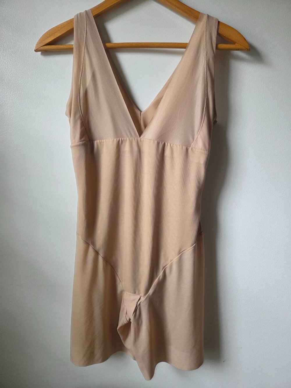 LIKE NEW FLEXEES NUDE V NECK SHAPEWEAR SIZE XXL